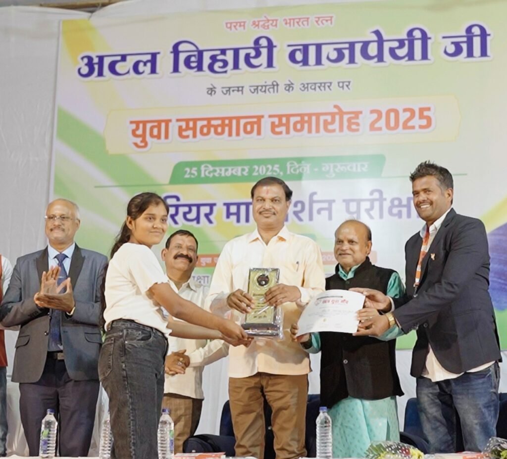 कैरियर निर्माण के लिये छात्रों का सोशल मीडिया से दूरी एवं नियंत्रण आवश्यक : मधुसूदन