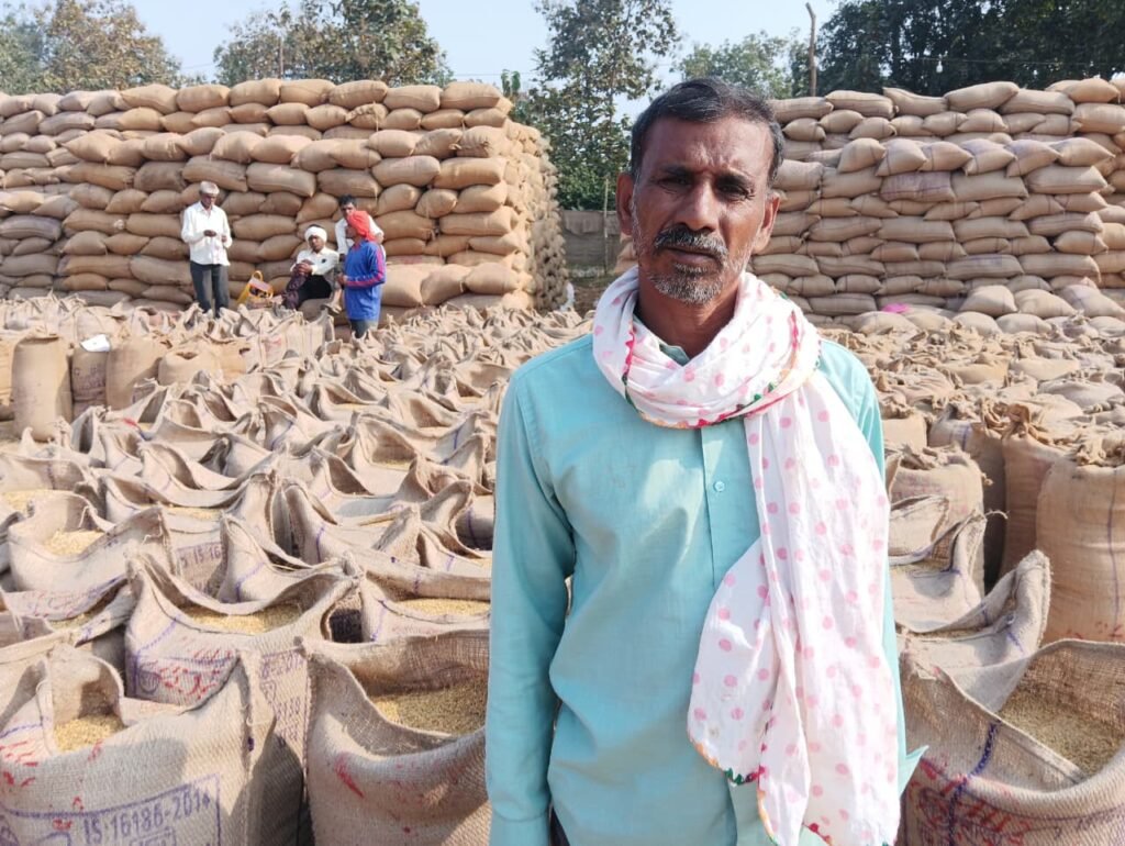 धान विक्रय से उद्धव सिंह खरीदेंगे आधुनिक कृषि उपकरण, बढ़ाएंगे उत्पादन क्षमता