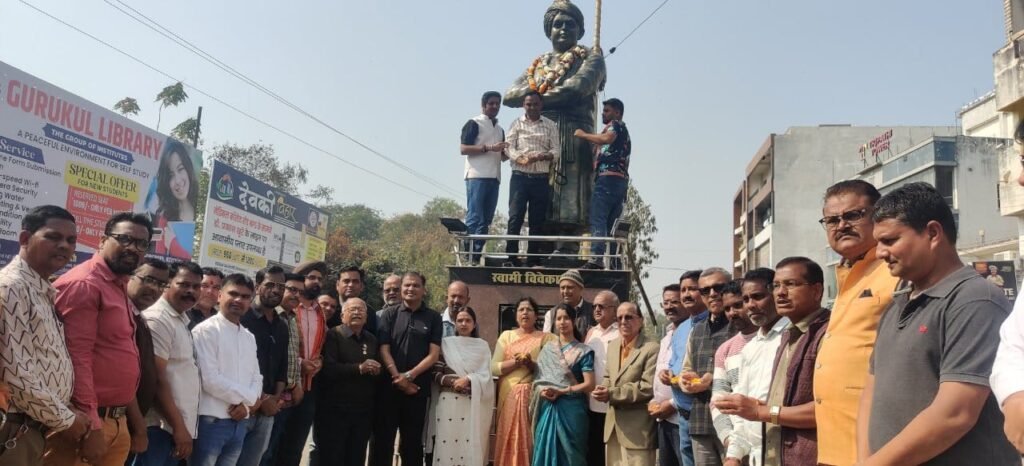 स्वामी विवेकानंद जी की जयंती पर महापौर ने की माल्यापर्ण, श्रद्धांजलि कार्यक्रम में जनप्रतिनिधियों और समाजसेवियों ने अर्पित किए पुष्प