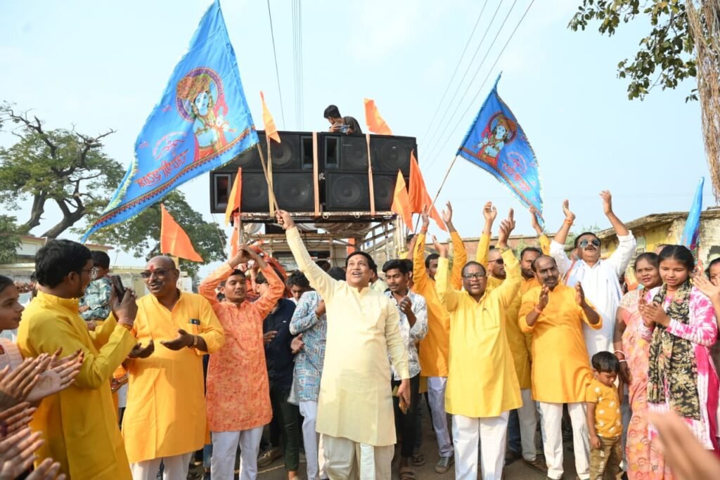धूमधाम से संपन्न हुई श्रीमद् भागवत महापुराण की कलश यात्रा, पदुमतरा में कथा का शुभारंभ