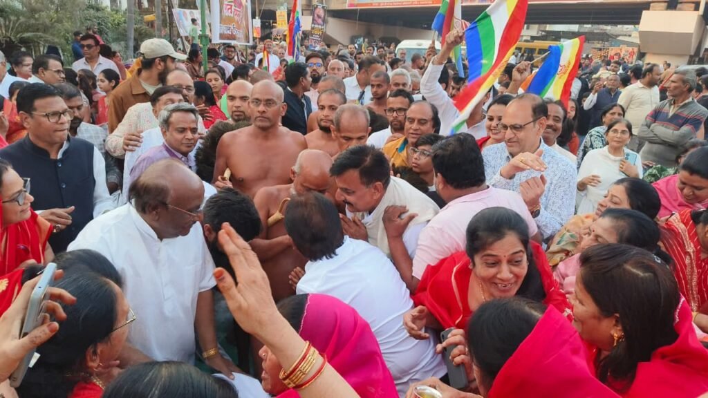 आचार्य विशुद्ध सागर महाराज के मंगल प्रवेश पर उमड़ा जनसैलाब, राजनांदगांव बना आध्यात्मिक साक्षी