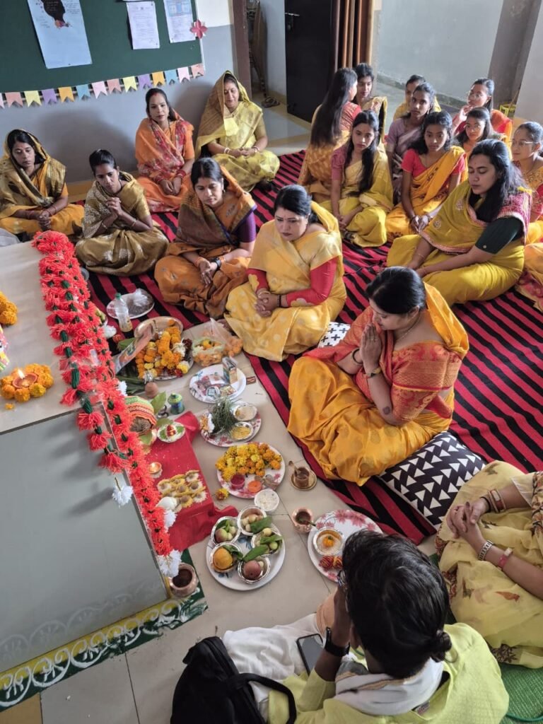 संस्कार सिटी कॉलेज ऑफ एजुकेशन में बसंत पंचमी पर मां सरस्वती की विधिवत पूजा