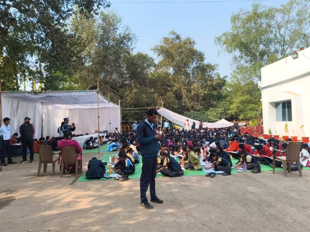 राष्ट्रीय सड़क सुरक्षा माह : चित्रकला एवं स्लोगन प्रतियोगिता में 435 छात्रों ने लिया भाग