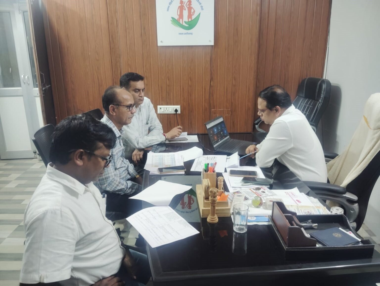 सीएमएचओ ने वर्चुअल बैठक लेकर राष्ट्रीय कार्यक्रमों की समीक्षा की