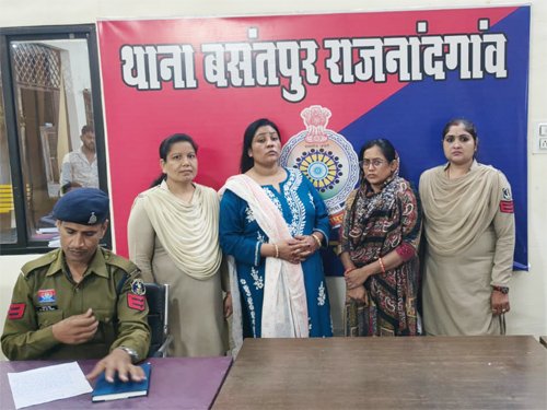 2 साल से फरार 2 महिला आरोपी गिरफ्तार : जमीन बिक्री में फर्जी पावर ऑफ अटॉर्नी और फोटो बदलकर की थी धोखाधड़ी