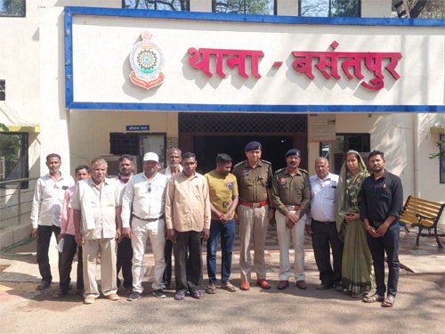 थाना बसंतपुर पुलिस की संवेदनशील पहल : 4 साल से सामाजिक बहिष्कार झेल रहे परिवार को समाज की मुख्यधारा से जोड़ा