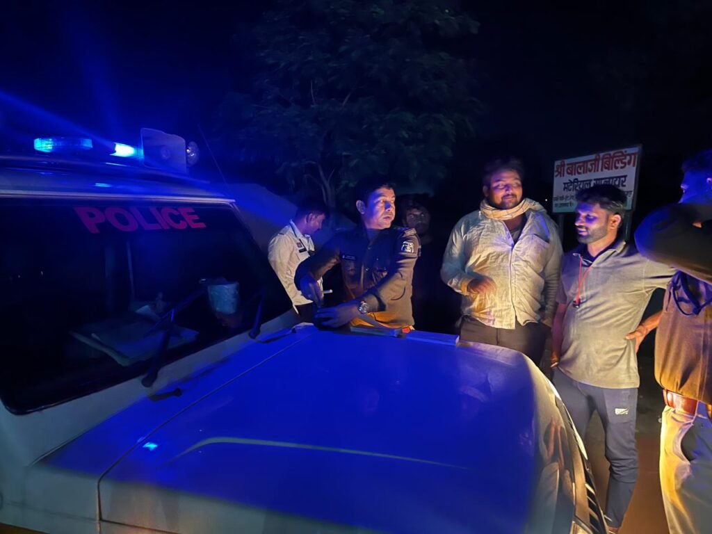 रात के अंधेरे में दुर्घटनाओं की रोकथाम हेतु सड़क किनारे खड़े अवैध वाहनों के खिलाफ सख्त कार्रवाई
