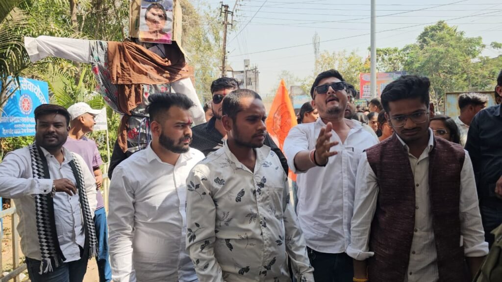 प्राचार्य के लगातार गलत रवैय्या पर उठे सवाल, एबीवीपी ने जलाया प्रिंसिपल सुचित्रा गुप्ता का पुतला