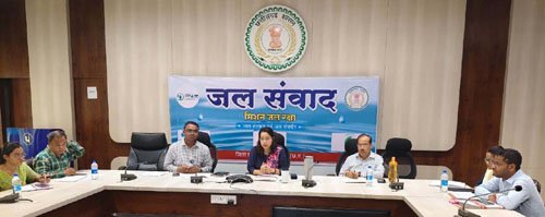 सीईओ जिला पंचायत ने वीडियो कान्फें्रस के माध्यम से विभिन्न योजनाओं एवं कार्यक्रमों की समीक्षा की