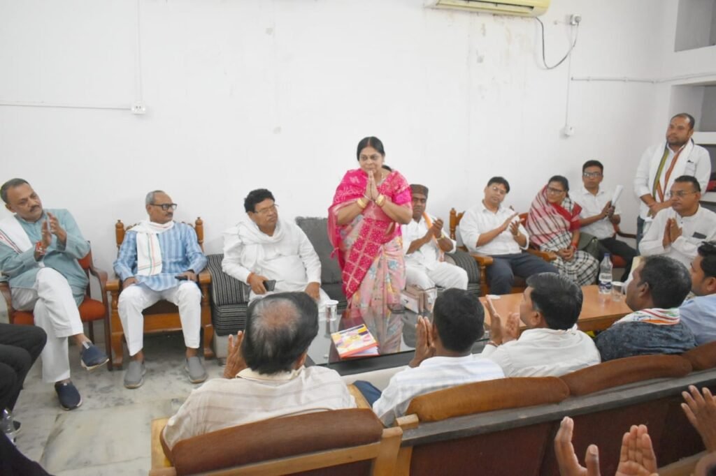 विपिन यादव का निर्देश : हर बूथ तक पहुंचे पदाधिकारी, जिला कांग्रेस की बैठक संपन्न