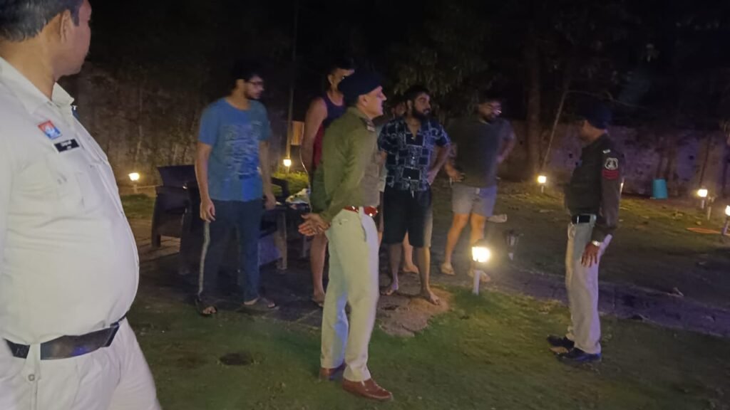 मनगटा क्षेत्र के रिसॉर्ट्स पर पुलिस की छापेमारी, 35 रिसॉर्ट्स की जांच