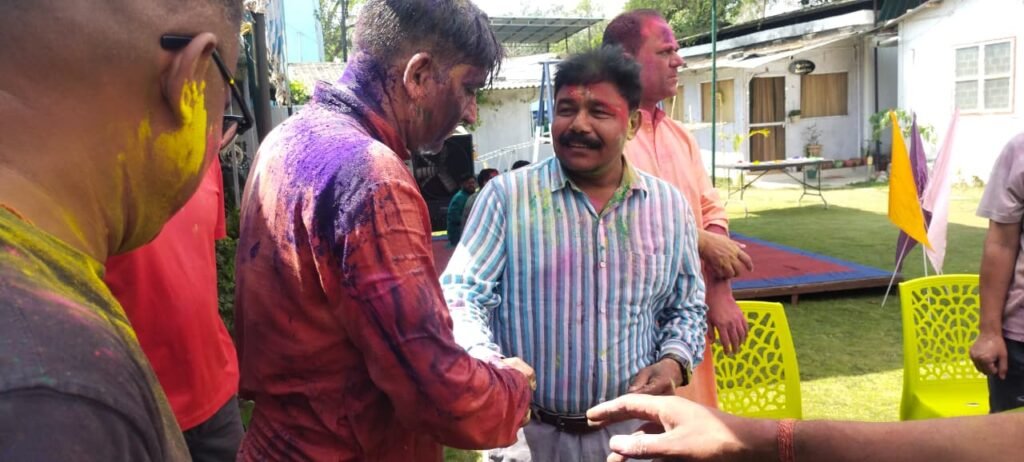 सुकमा के नवोदय विद्यालय के बच्चों ने सैनिकों को भेजा हर्बल गुलाल के संग प्रेम संदेश