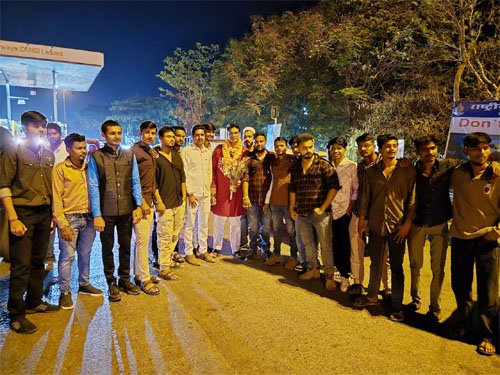 विशु अजमानी के नेतृत्व में युवाओं ने किया भिलाई विधायक देवेन्द्र यादव का भव्य स्वागत