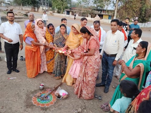 शीला टाकेश सिन्हा के हाथों हुआ मोहबा में विकास कार्यों का भूमिपूजन
