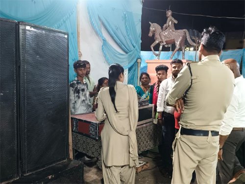 राजनांदगांव में देर रात डीजे बजाने पर पुलिस ने कार्रवाई की