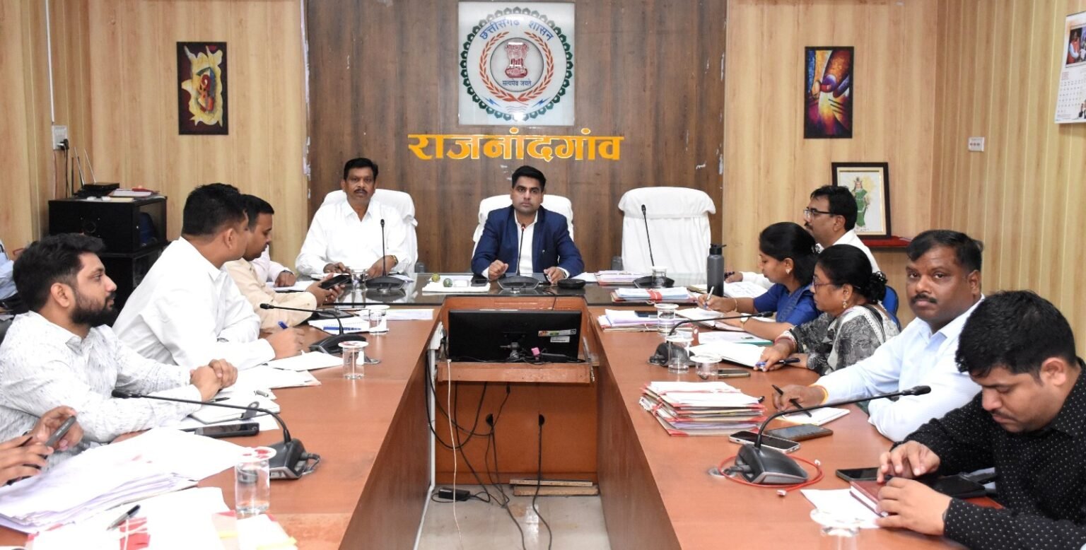 कलेक्टर ने साप्ताहिक बैठक में दिए कड़े निर्देश, नवरात्रि तैयारियों को किया फोकस
