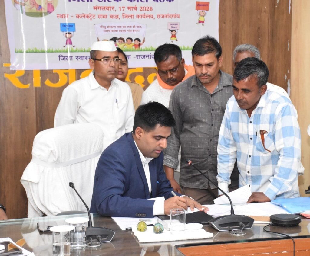 कलेक्टर ने जनदर्शन में सुनी जनता की समस्याएं, आवेदनों के त्वरित निराकरण के दिए निर्देश