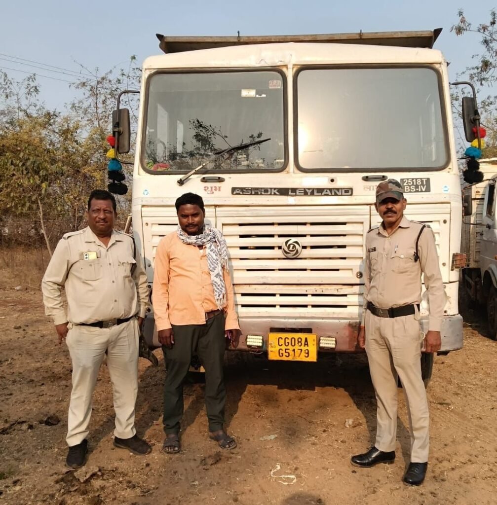 खनिजों के अवैध परिवहन पर कार्रवाई, वाहनों को थाना सौंपा