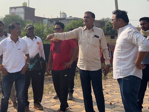 मोतीपुर वार्ड का महापौर ने किया निरीक्षण, तालाब सफाई व उद्यान जीर्णोद्धार के निर्देश