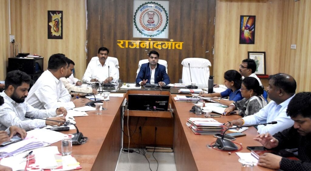 कलेक्टर ने सड़क सुरक्षा बैठक में दिए कड़े निर्देश, अवैध वाहनों पर होगी सख्त कार्रवाई