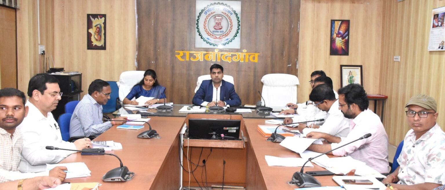 कलेक्टर ने निर्माण कार्यों की समीक्षा, बारिश से पहले गुणवत्तापूर्ण पूर्ण करने के दिए निर्देश