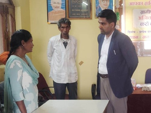 कलेक्टर जितेन्द्र यादव ने सुकुलदैहान में राजस्व पखवाड़ा शिविर का किया निरीक्षण