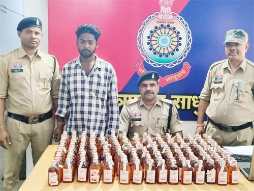 परशुराम जयंती शोभा यात्रा के दौरान पुलिस ने अवैध शराब तस्कर को दबोचा