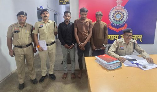 निर्माणाधीन साइट से लोहे की छड़ चोरी, पुलिस ने तीन आरोपियों को दबोचा