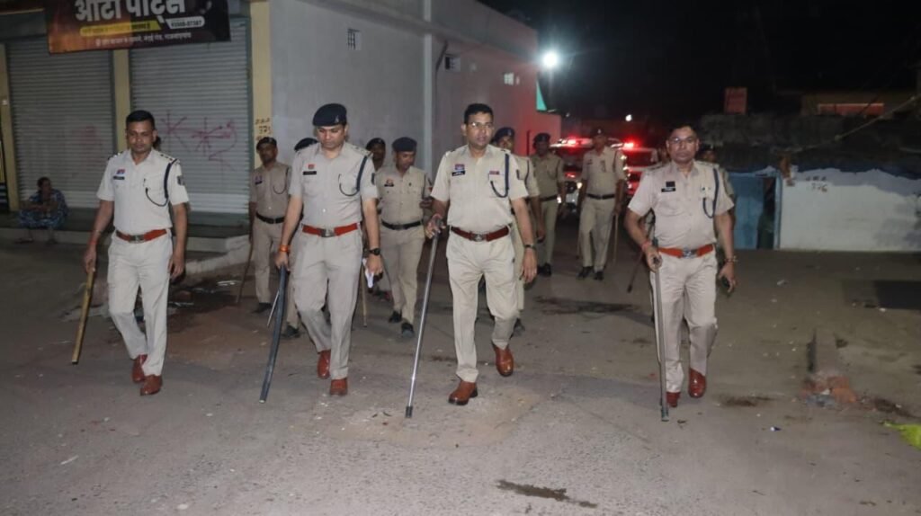 शहर में असामाजिक तत्वों पर सख्त निगरानी, पुलिस ने चलाया विशेष कॉम्बिंग गश्त अभियान