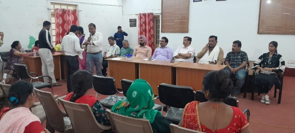 वर्षो से किराये में रहने वाले 21 परिवारों को मिला स्वयं का आवास