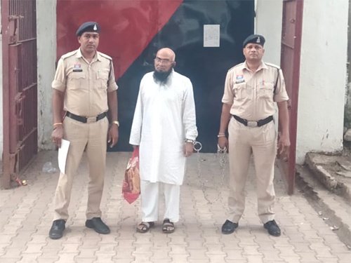 शेयर ट्रेडिंग के नाम पर करोड़ों की धोखाधड़ी, आरोपी इंदौर से गिरफ्तार