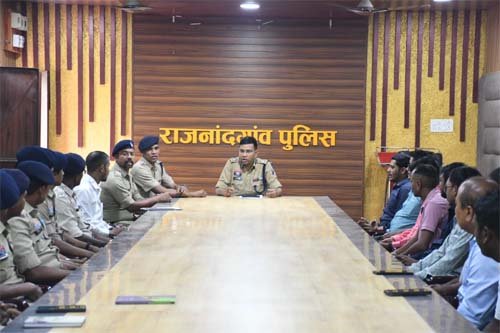 डायल 112 सेवाओं को और अधिक सुदृढ़ बनाने बैठक, सुरक्षा सामग्री भी वितरित