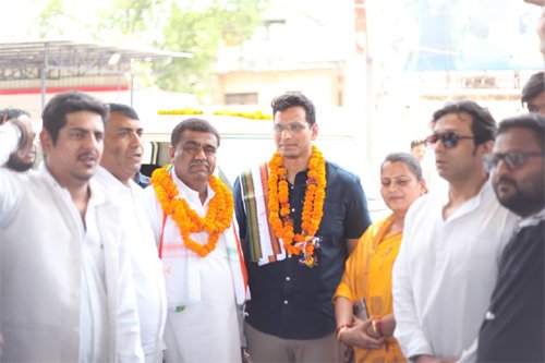 विशु अजमानी के नेतृत्व में भिलाई विधायक देवेंद्र यादव का जोरदार स्वागत