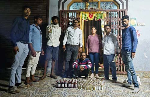 डोंगरगांव के आरी में दबिश, दूसरे राज्यों की अवैध शराब के साथ एक आरोपी दबोचा