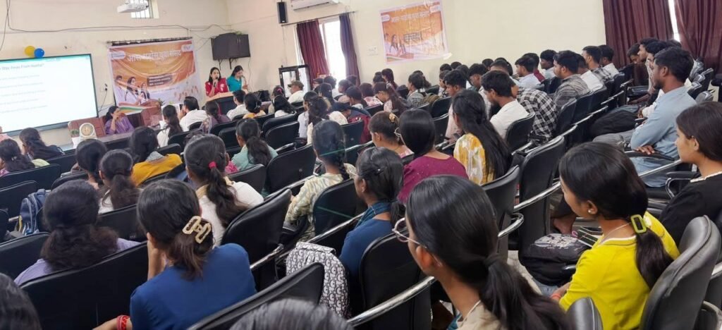 नशामुक्त युवा ही सशक्त और स्वस्थ समाज की आधारशिला : शासकीय शिवनाथ विज्ञान कॉलेज में आयोजित हुई पड़ोस युवा संसद