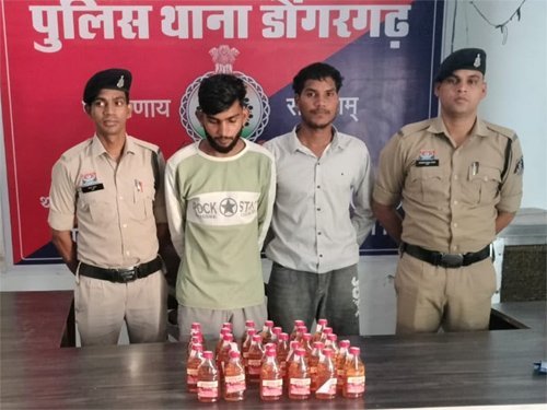 डोंगरगढ़ में बाइक से अवैध शराब का परिवहन करते दो युवक गिरफ्तार, 23 हजार का सामान जब्त