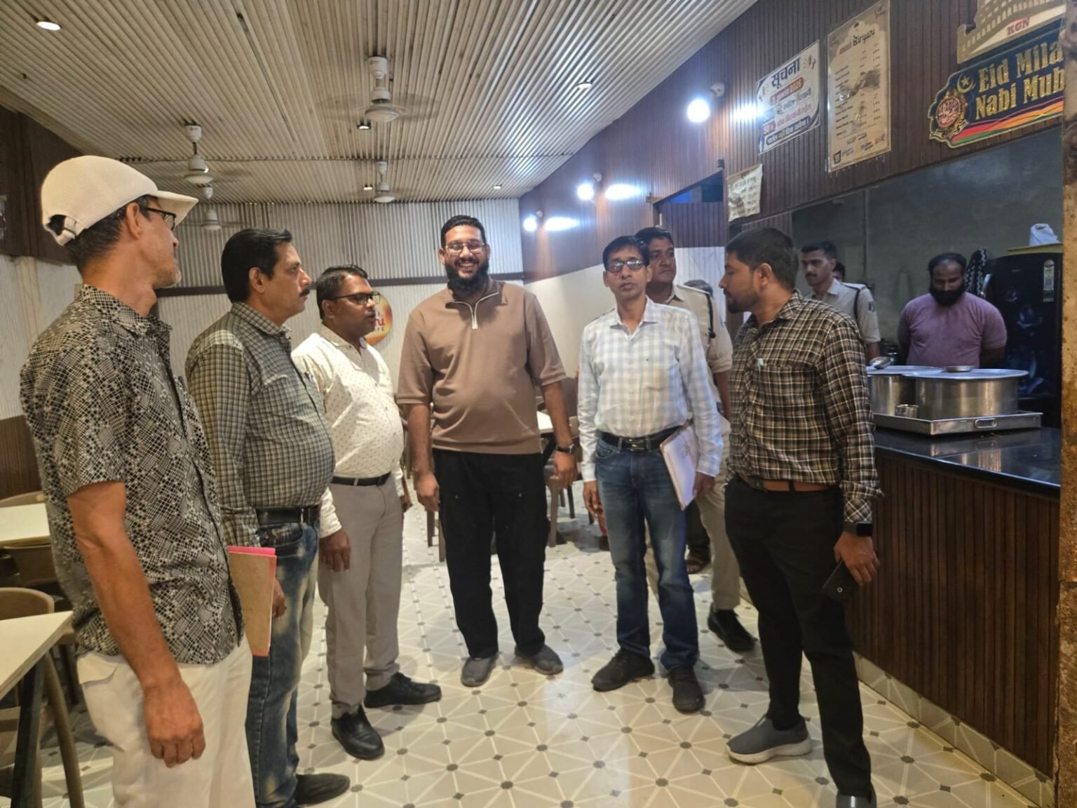 बिरयानी सेंटरों में जांच की कार्रवाई जारी, संयुक्त टीम ने नंदई रोड के बिरयानी सेंटरों की जांच कर 3 सिलेंडर किए जब्त