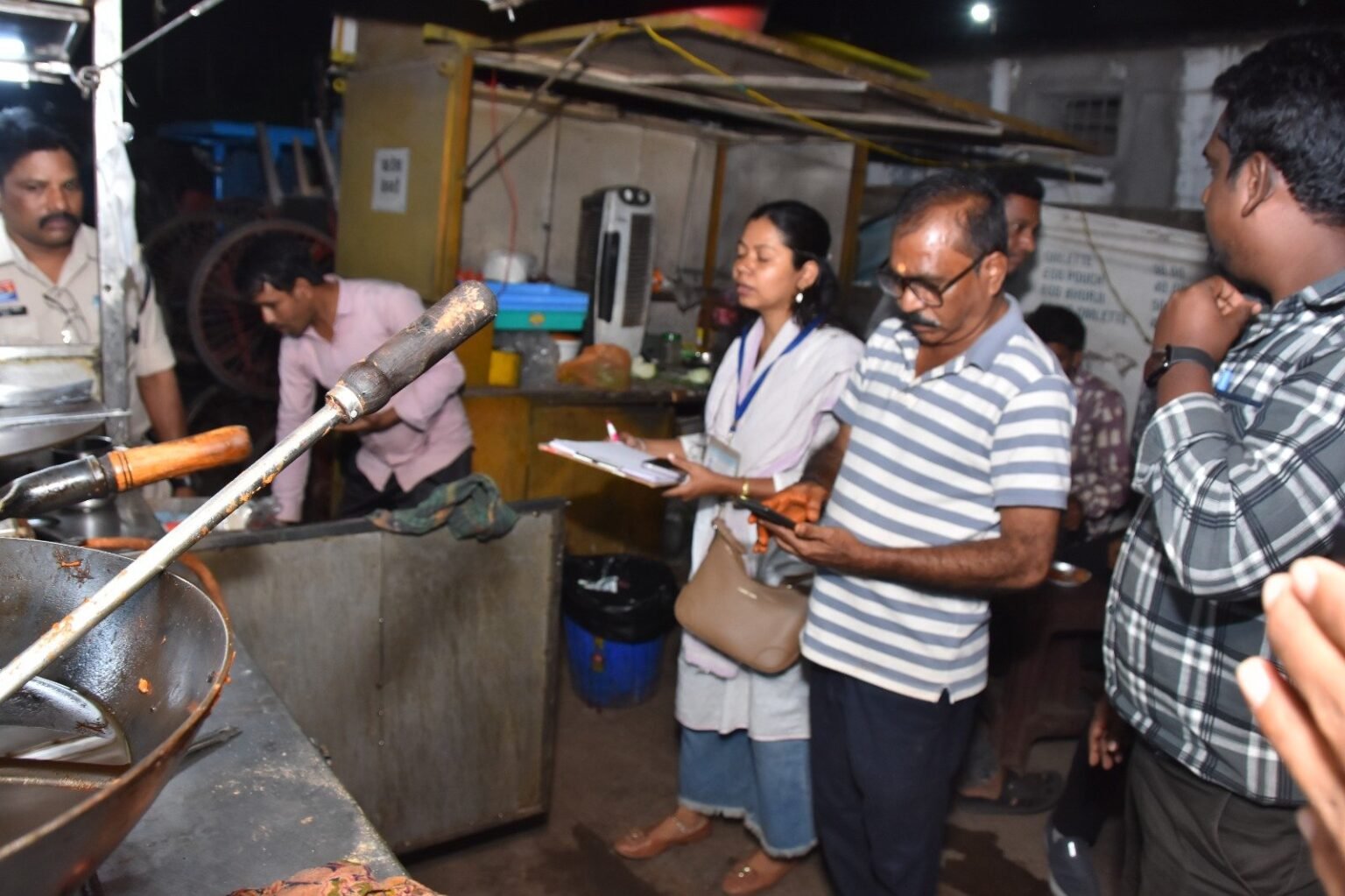 महापौर ने ली निगम, पुलिस व खाद्य विभाग की संयुक्त बैठक : मांस दुकानों व होटलों की जांच के लिए बनी रणनीति, शाम को टीम ने दी दबिश