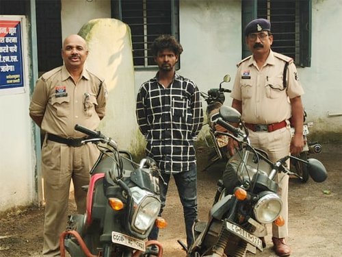 आदतन मोटरसाइकिल चोर गिरफ्तार, कब्जे से दो दोपहिया वाहन जब्त