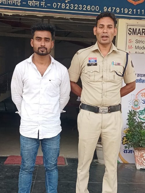 नेहरू कॉलेज रोड पर चाकू लहराकर लोगों को धमका रहा युवक गिरफ्तार