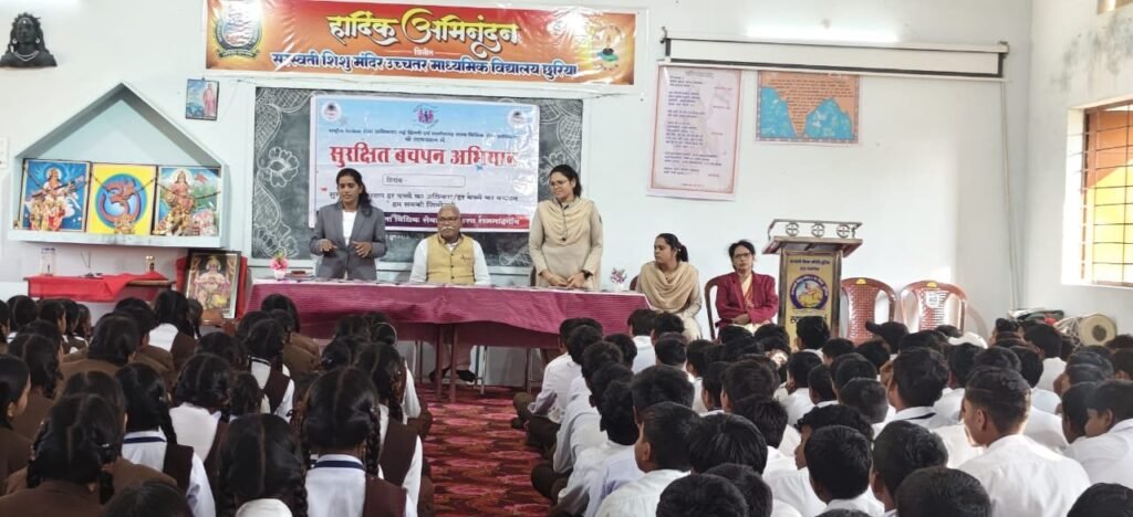 एन.एस.एस. शिविर में साइबर सुरक्षा का पाठ, 100 से अधिक छात्र-छात्राओं को राजनांदगांव पुलिस ने दिए ठगी से बचने के टिप्स
